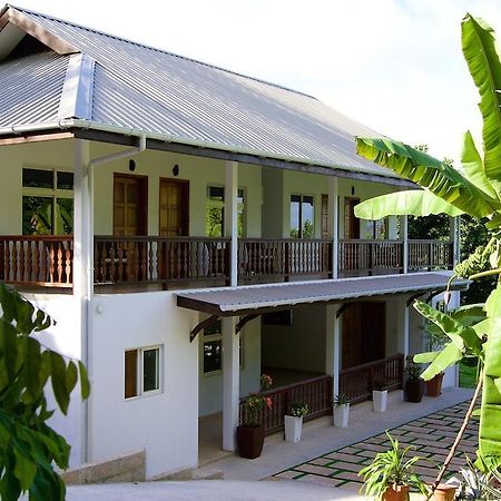 Cote Jardin - Chalets Cote Mer Baie Sainte Anne Exteriör bild